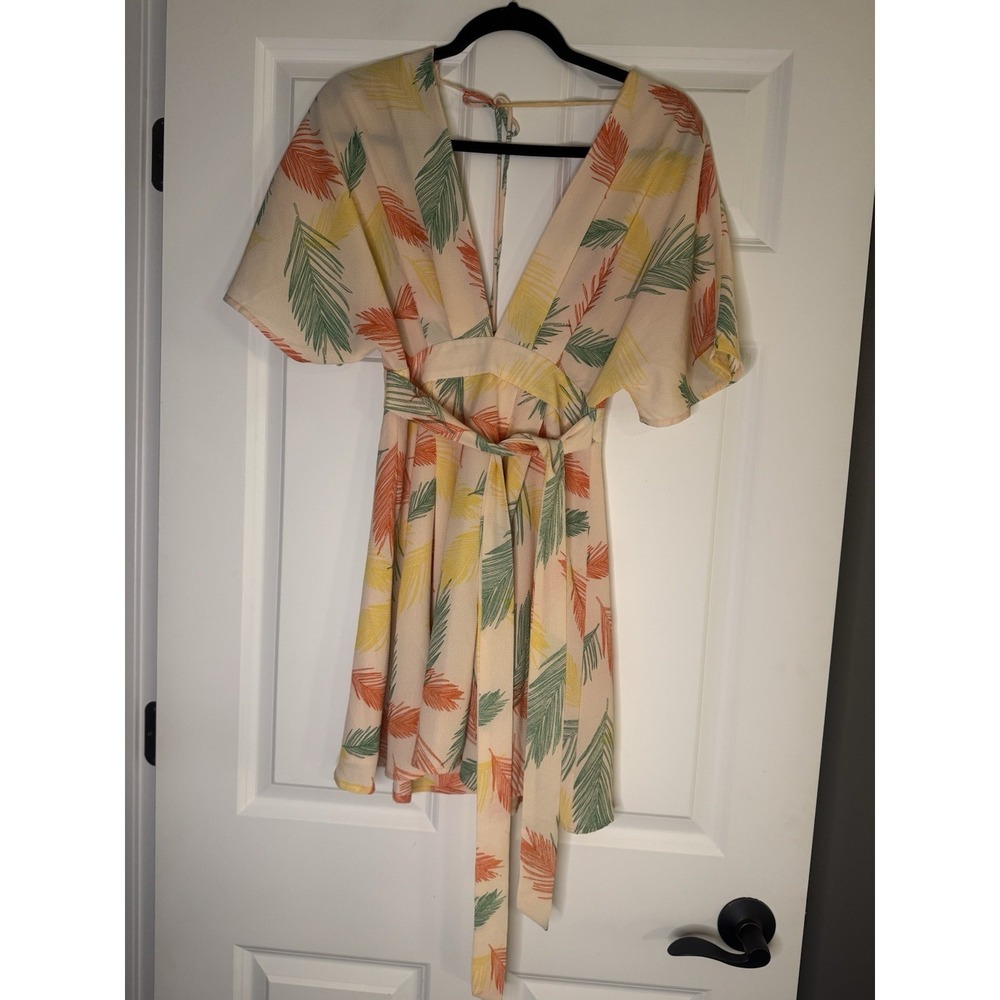 Essue Short Sleeve Open Back Tropical Print Dress Small